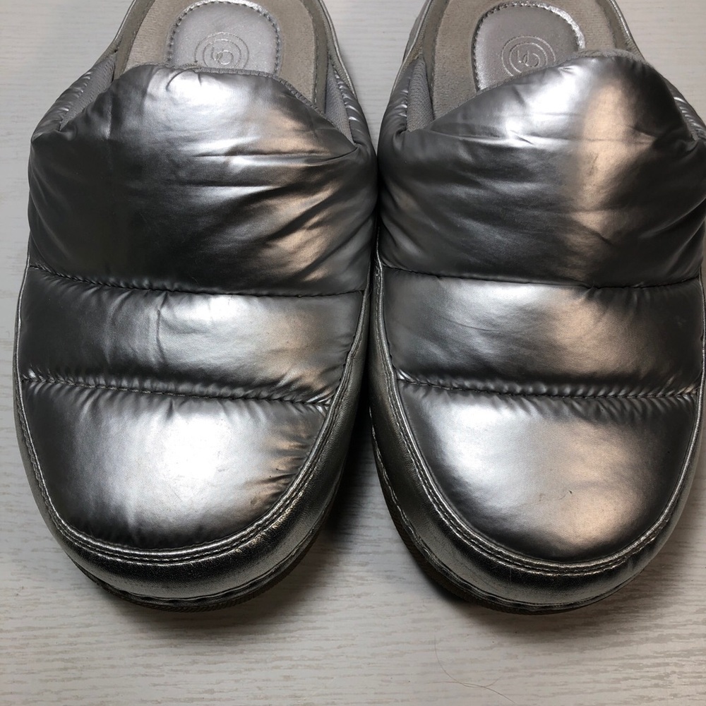Urban Outfitters UO Women’s Lily Puffy Slippers Silver US 6 - Picture 2 of 6